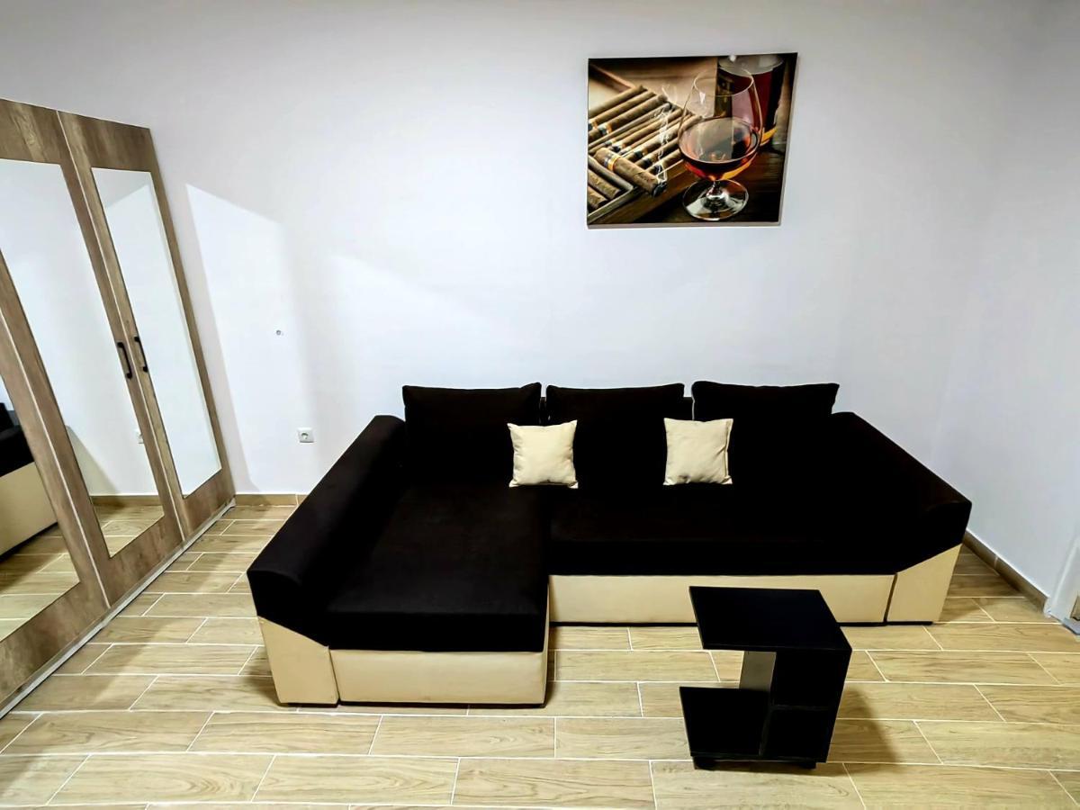 Ferienwohnung Militari Luxury Flat Roşu Exterior foto